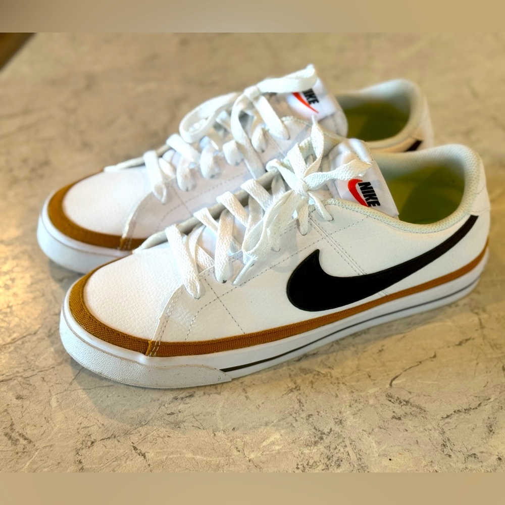 Nike Court Legacy